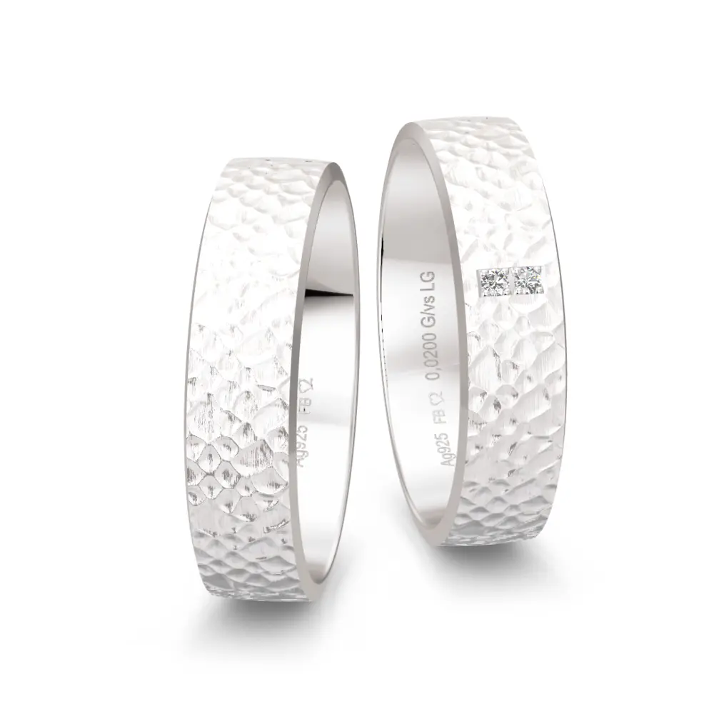 Strukturierte 925er Silber Trauringe mit zwei Labor-Diamanten außen flach