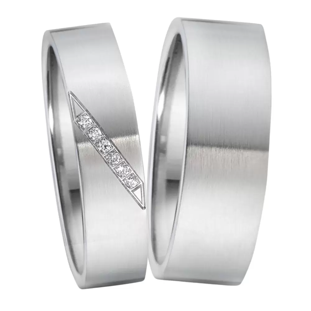 längsmattierte Edelstahl Eheringe in zwei Breiten mit 6 Diamanten