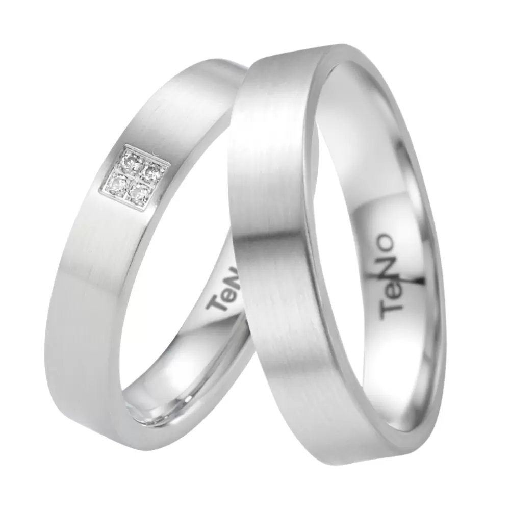Schmale flache Edelstahl Eheringe mit 4 Diamanten als Quadrat