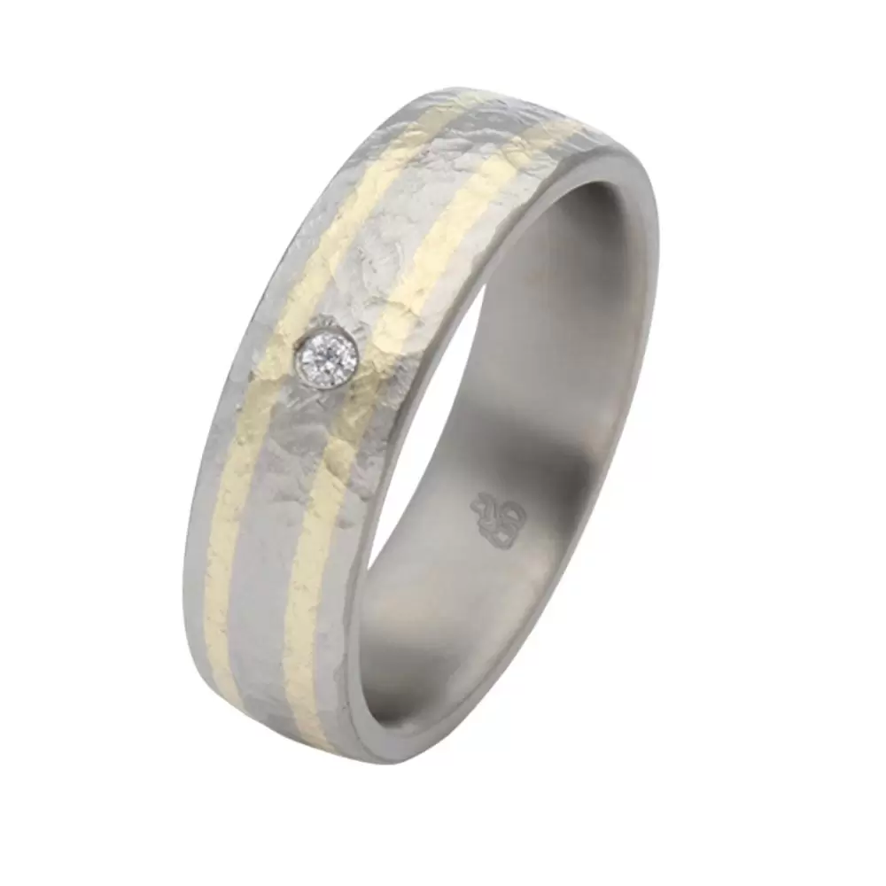 Titan&Gelbgold Ehering mit Labor-Diamanten in Hammerschlag Design