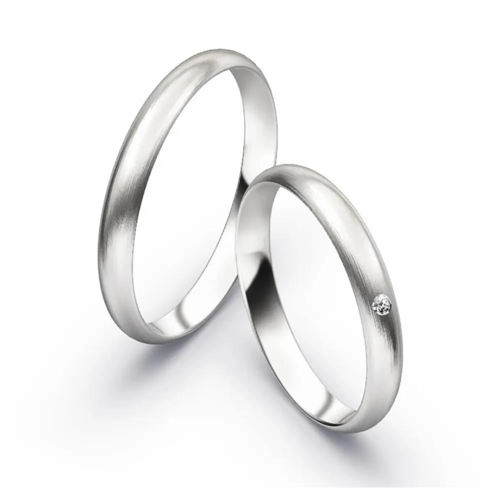 Aufnahme von schlichten matten Trauringen aus Weissgold mit Diamanten mit 3 mm Breite 