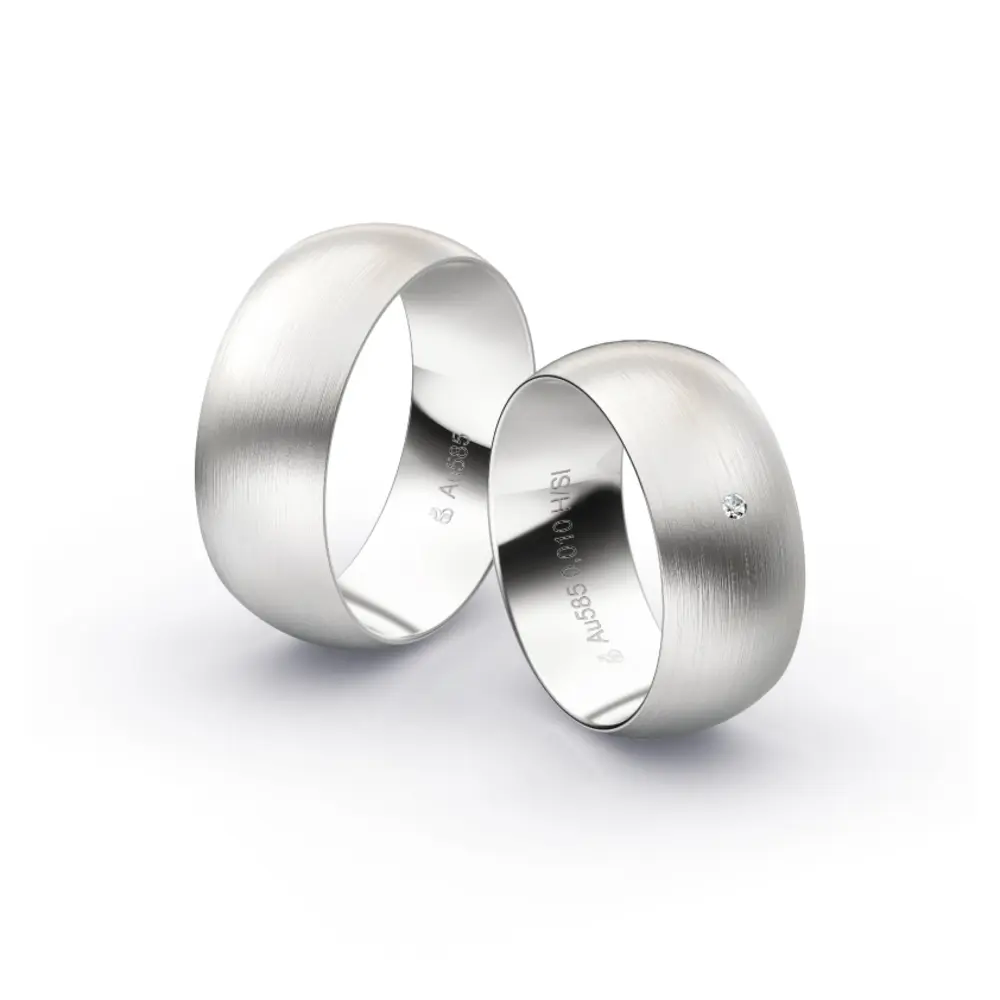 Aufnahme von Trauringen aus Weissgold mit Längsmattierung und Diamanten