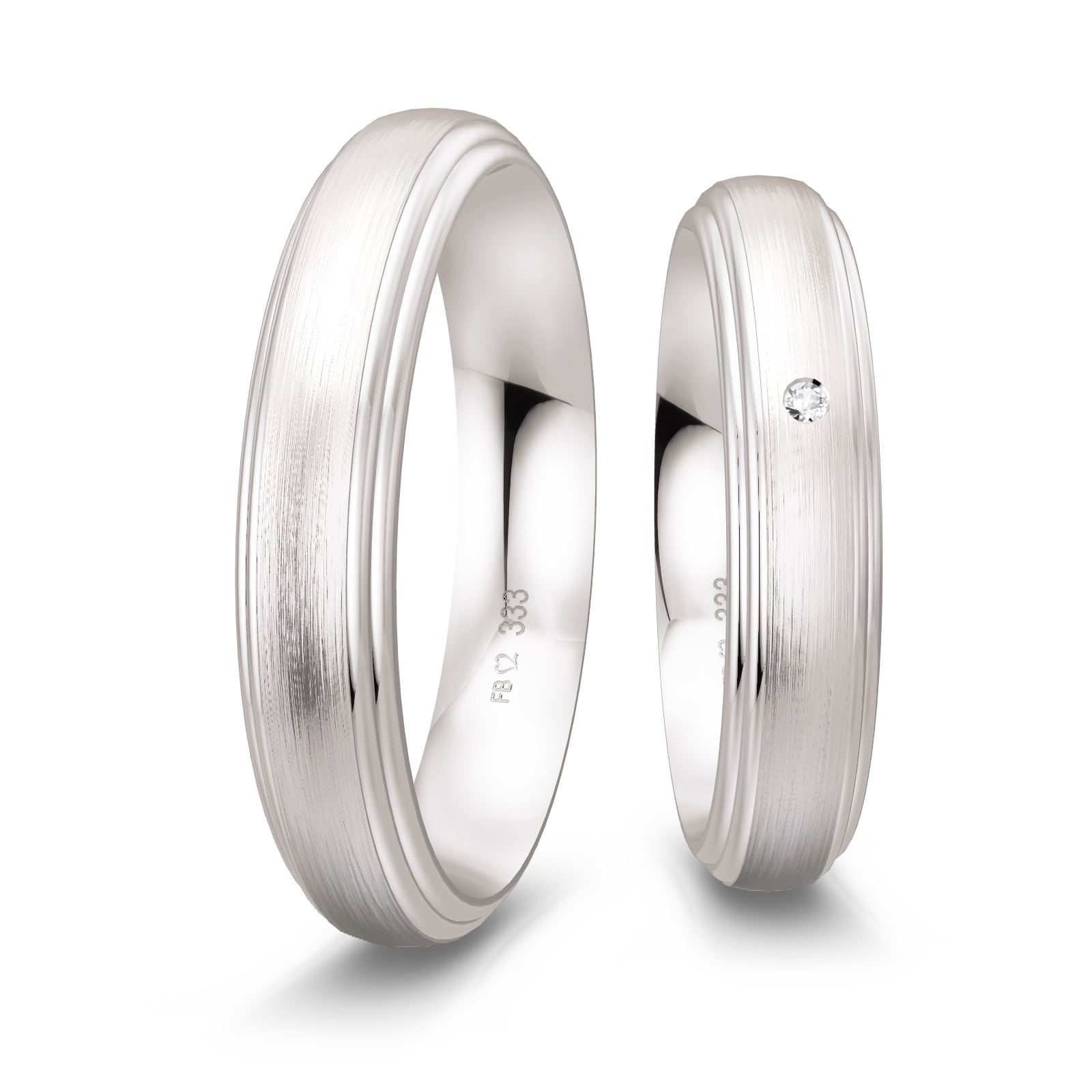 Trauringe aus mattem Weißgold mit glatten Rändern mit Rillen mit Diamant