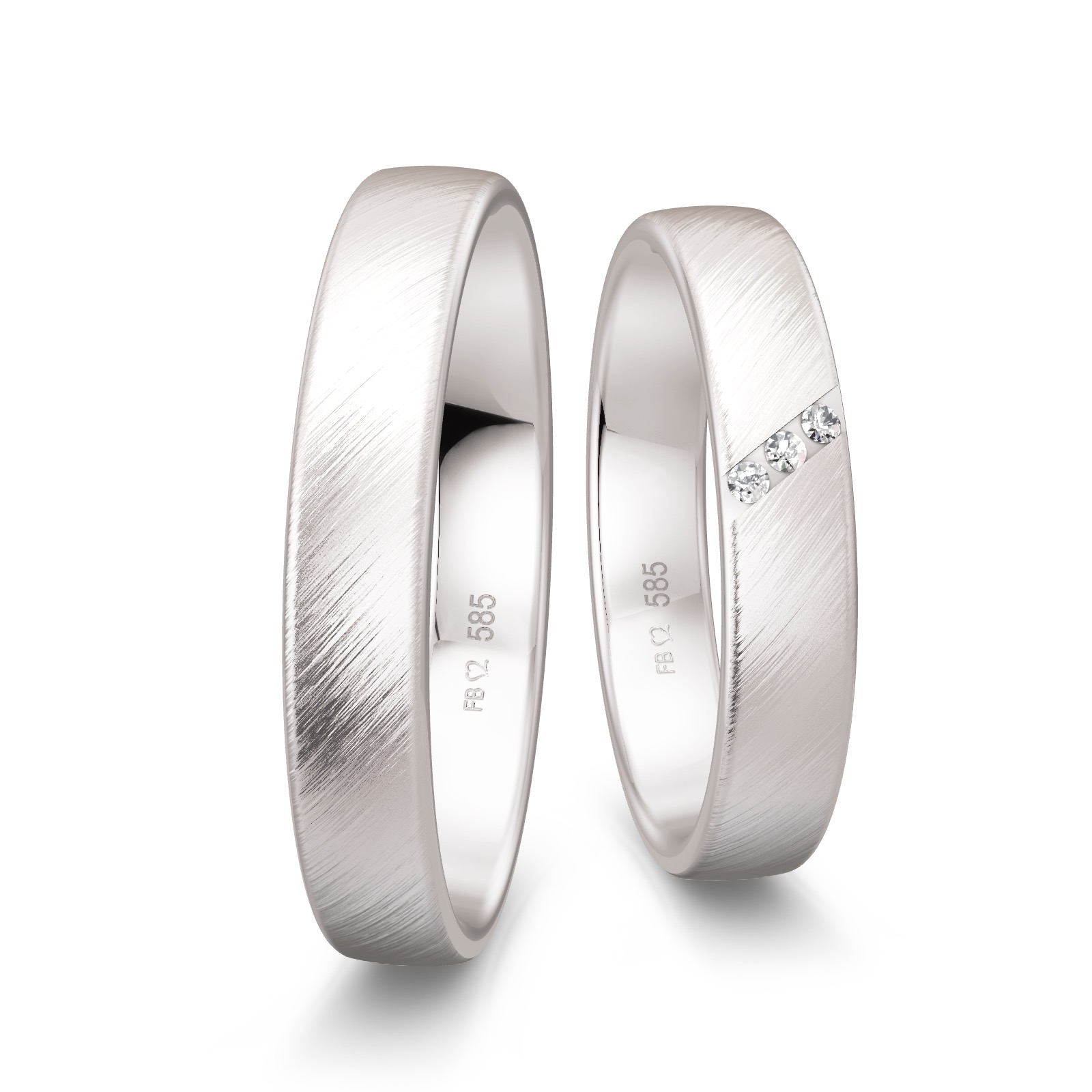 Quermattierte Trauringe aus Weißgold mit 3 Diamanten in Vertiefung