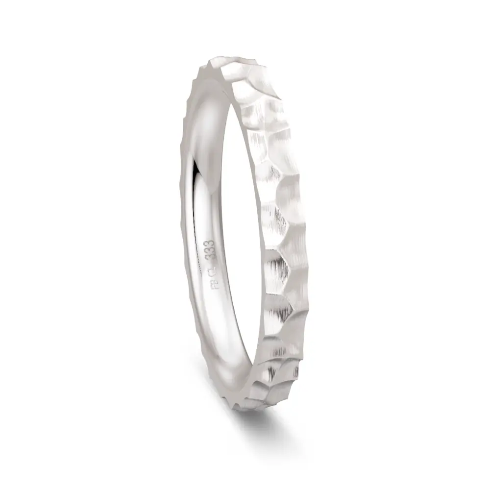 Hammerschlag designter Ehering aus Weißgold