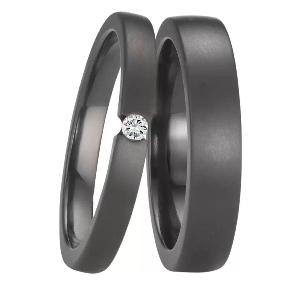 Schwarze Zirkonium Trauringe in zwei Breiten mit 0,05 Karat Diamanten