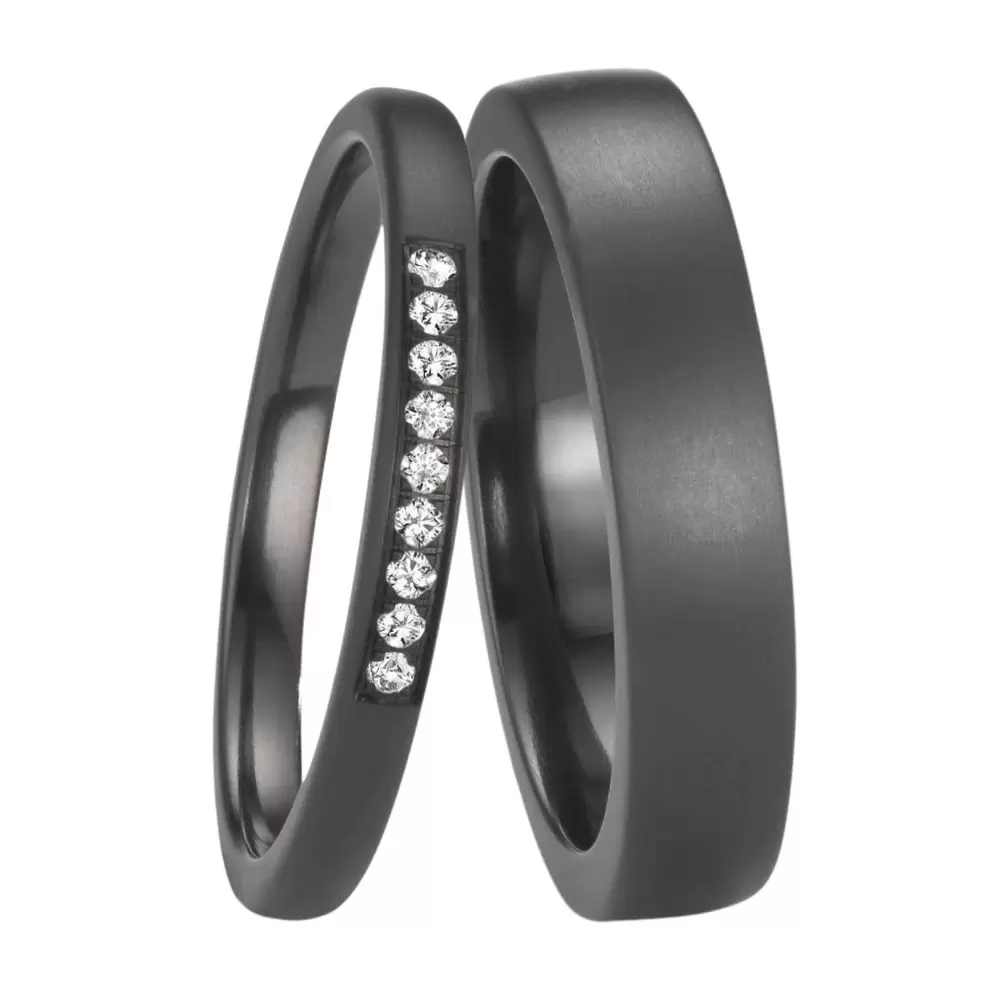 Schwarze Zirkonium Trauringe in zwei Breiten mit 9 weißen Diamanten