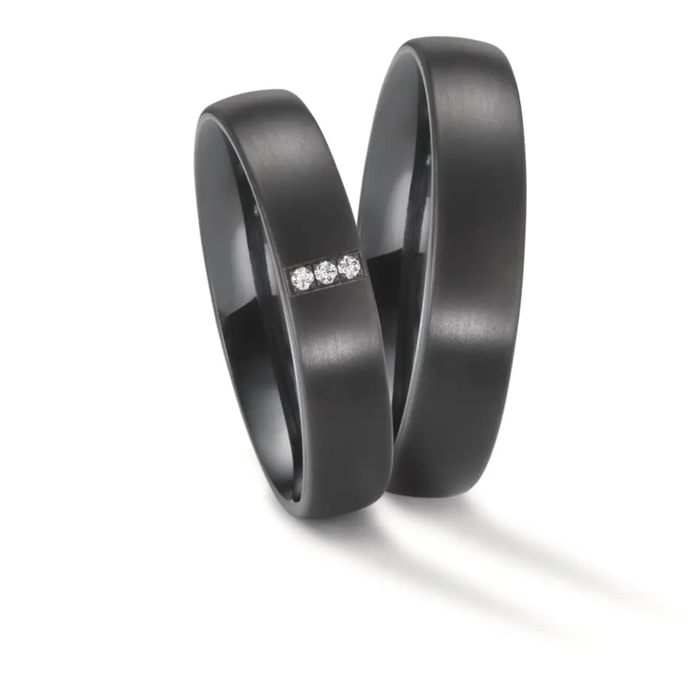 Zirkonium Eheringe mit Mattierung und Bombierung, mit drei Diamanten