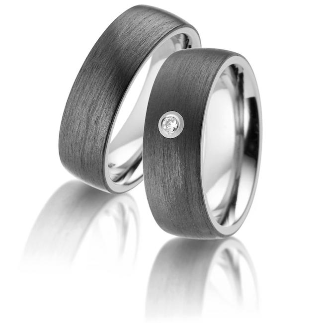 Aufnahme von Titan Eheringen mit schwarzer Carboneinlage und Diamanten