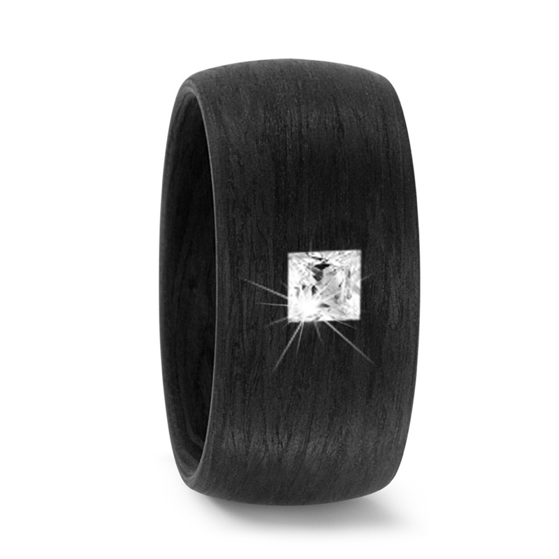 Aufnahme von schwarzen extra breiten Eheringen in 10 mm aus Carbon mit weißem Diamant