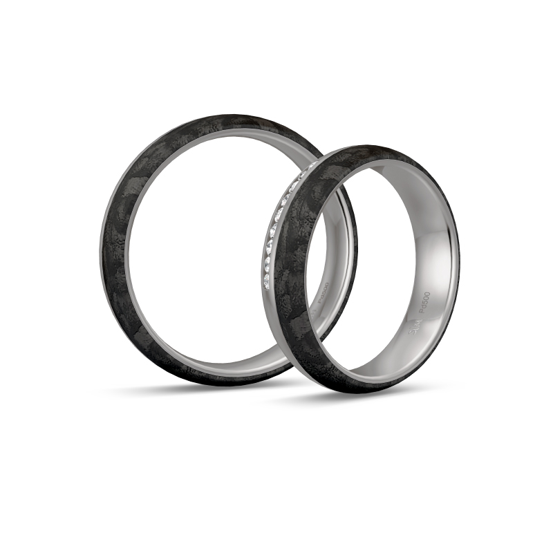 Aufnahme von Eheringen aus Palladium 500 und Carbon mit Diamanten in Kanalfassung