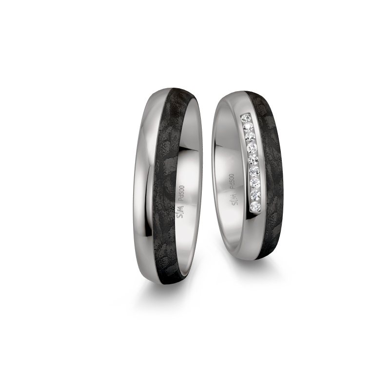 Aufnahme von Eheringen aus Palladium 500 und Carbon mit Diamanten in Kanalfassung