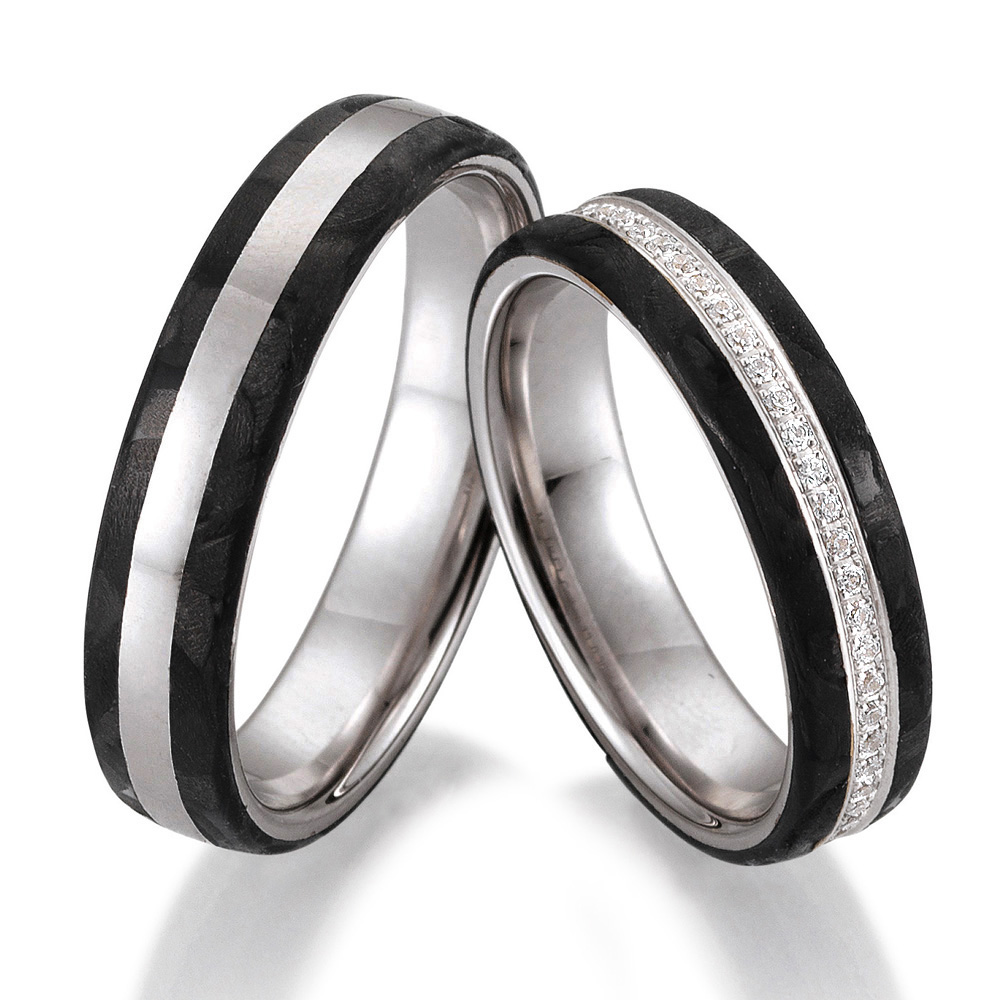 Aufnahme von Eheringen aus poliertem Palladium 500 mit Carbon und 55 Diamanten