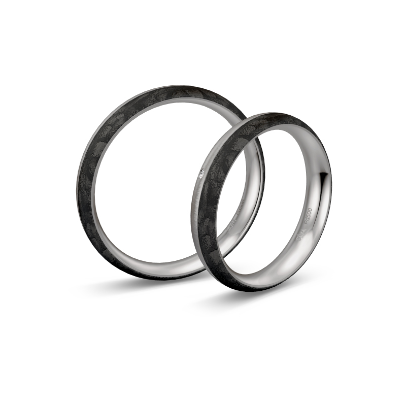 Aufnahme von Eheringen aus Palladium 500 und Carbon mit gebürsteter Oberfläche und Diamanten