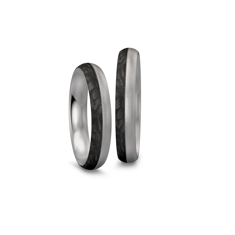 Aufnahme von Eheringen aus Palladium 500 und Carbon mit gebürsteter Oberfläche und Diamanten