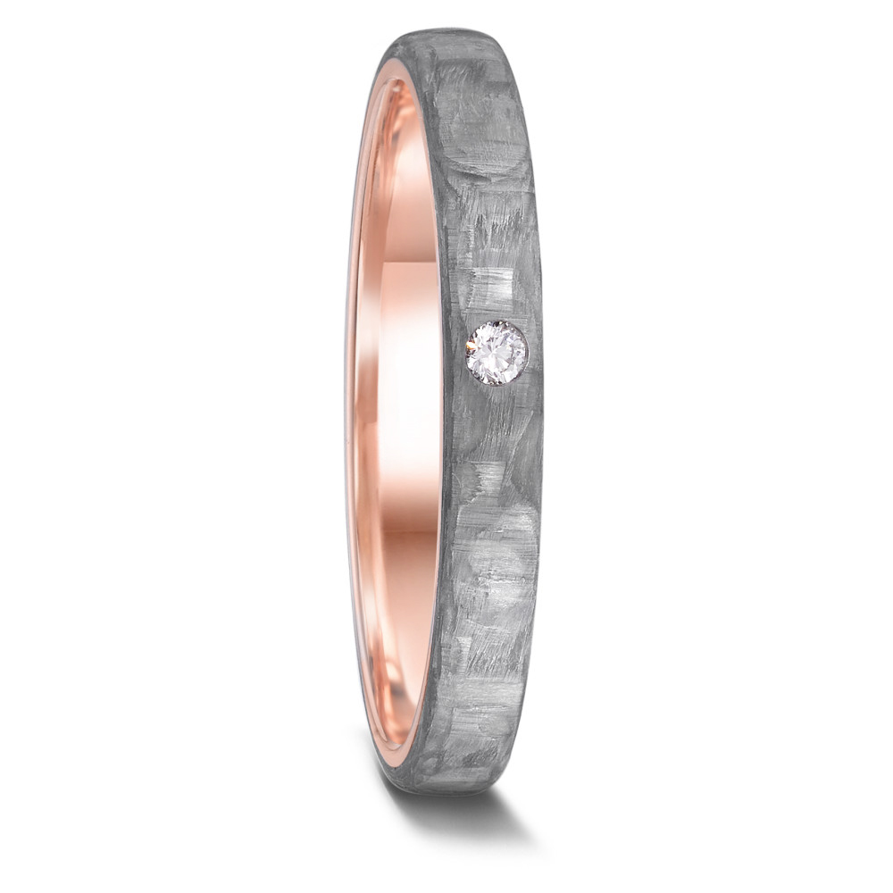 Aufnahme von schmalen Eheringen aus grauem Carbon mit Rotgold und Diamanten