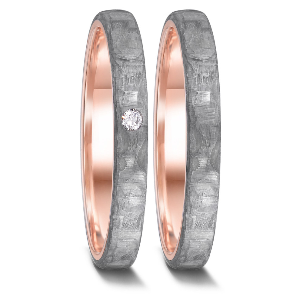 Aufnahme von schmalen Eheringen aus grauem Carbon mit Rotgold und Diamanten