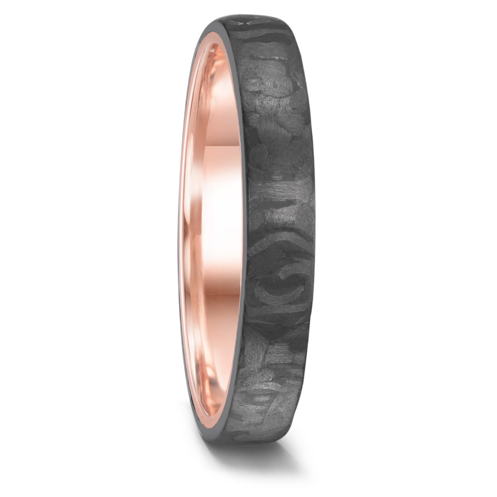 Aufnahme von Eheringen aus Carbon&Rotgold mit innerer Polierung und Diamanten