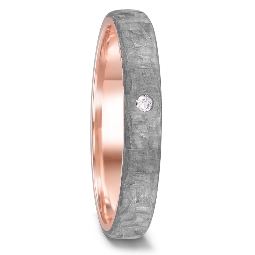 Aufnahme von Eheringen aus grauem gemasertem Carbon mit poliertem Rotgold und Diamanten