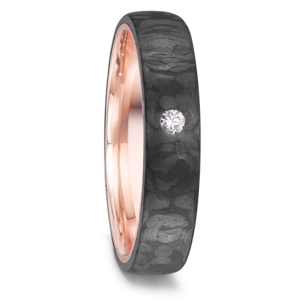 Aufnahme von Eheringen aus Carbon&Rotgold mit Maserung und Diamanten