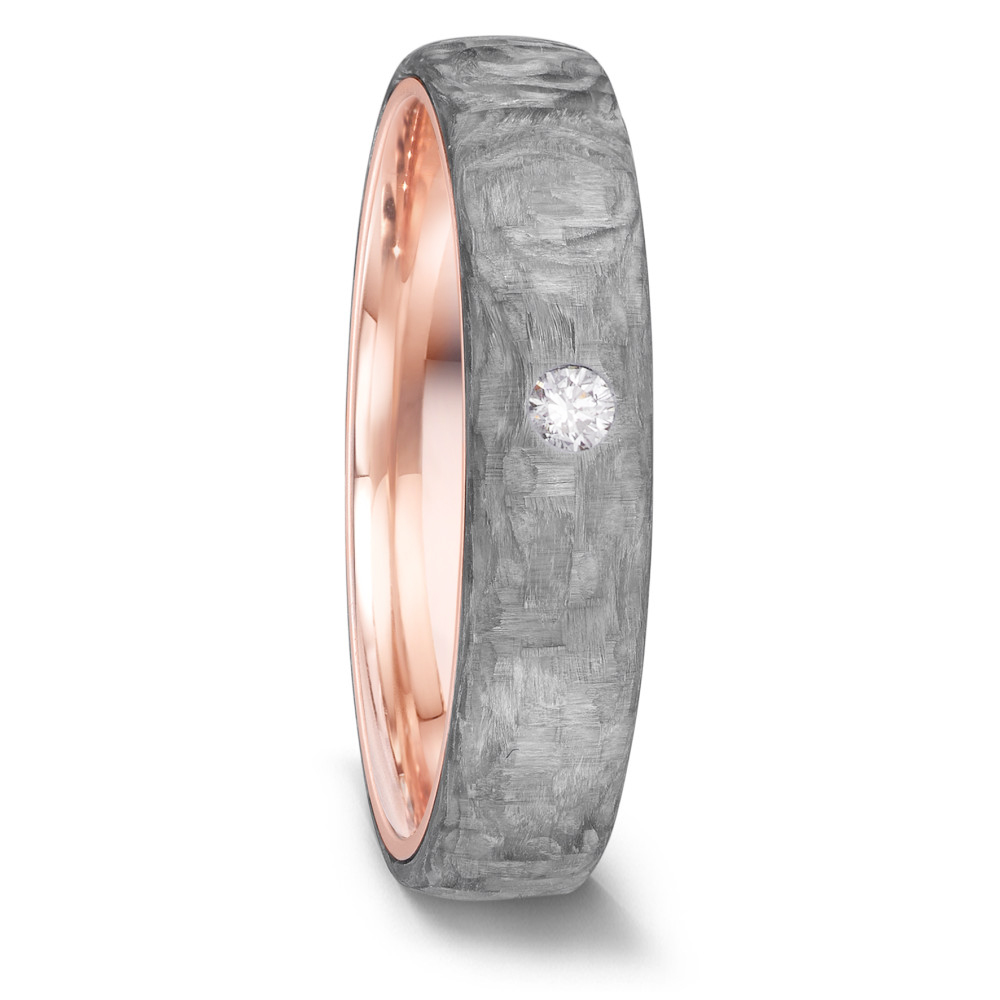 Aufnahme von Eheringen aus gemasertem Carbon&Rotgold mit Diamanten