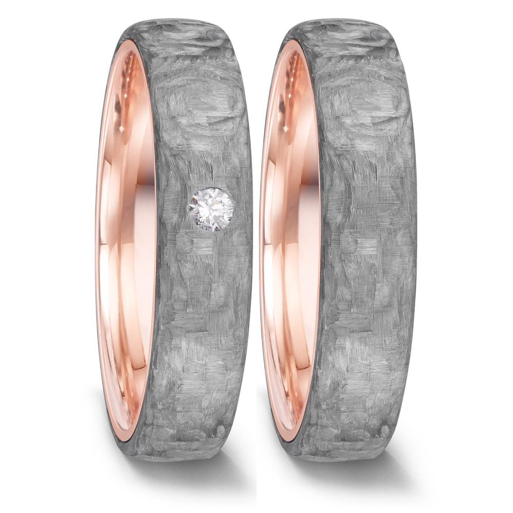 Aufnahme von Eheringen aus gemasertem Carbon&Rotgold mit Diamanten