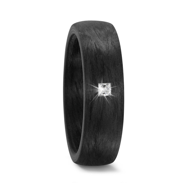 Aufnahme von schwarzen Eheringen in 6 mm aus Carbon mit weißem Diamant