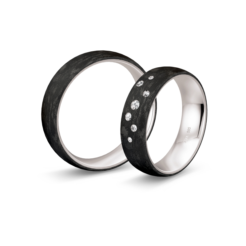 Aufnahme von gemaserten Eheringen aus Platin&Carbon mit Diamanten in Sternenhimmel-Optik