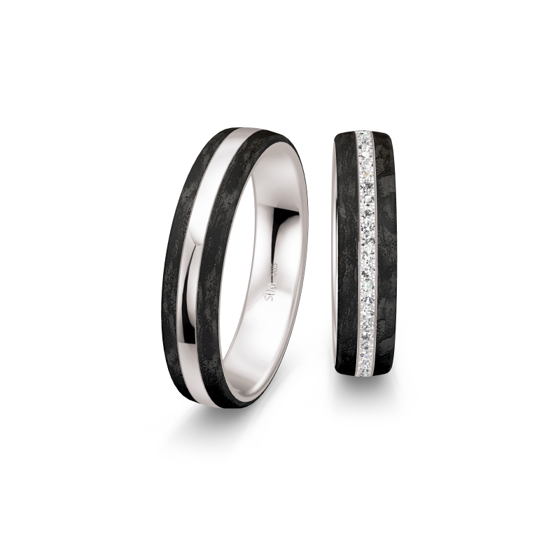 Aufnahme von Eheringen aus Weißgold mit Carbon und 55 Diamanten entlang der Ringschiene