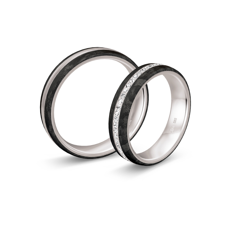 Aufnahme von Eheringen aus Weißgold mit Carbon und 55 Diamanten entlang der Ringschiene