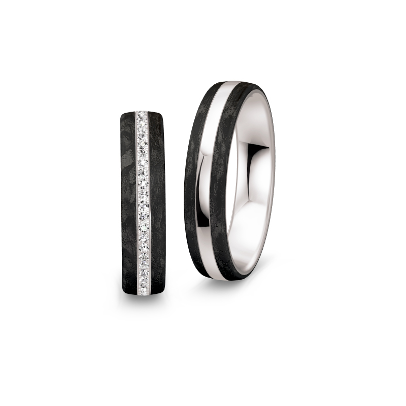 Aufnahme von Eheringen aus Platin mit Carbon und 55 Diamanten entlang der Ringschiene