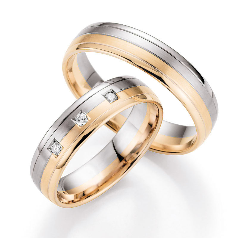 Aufnahme von Palladium 500/Rosègold Eheringe mit polierten Rändern und 3 weißen Steinen 