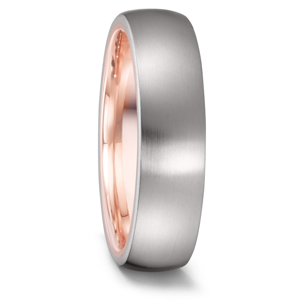 Aufnahme von längsmattierten Edelstahl&Rotgold Eheringen mit Diamanten