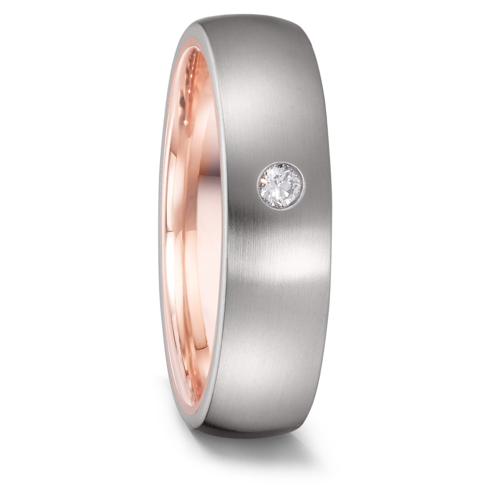 Aufnahme von längsmattierten Edelstahl&Rotgold Eheringen mit Diamanten