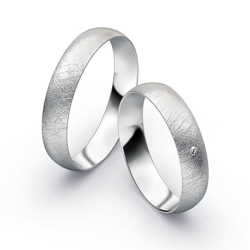 Aufnahme von schlichten eismatten Trauringen aus Palladium mit Diamant mit 4,5 mm Breite 