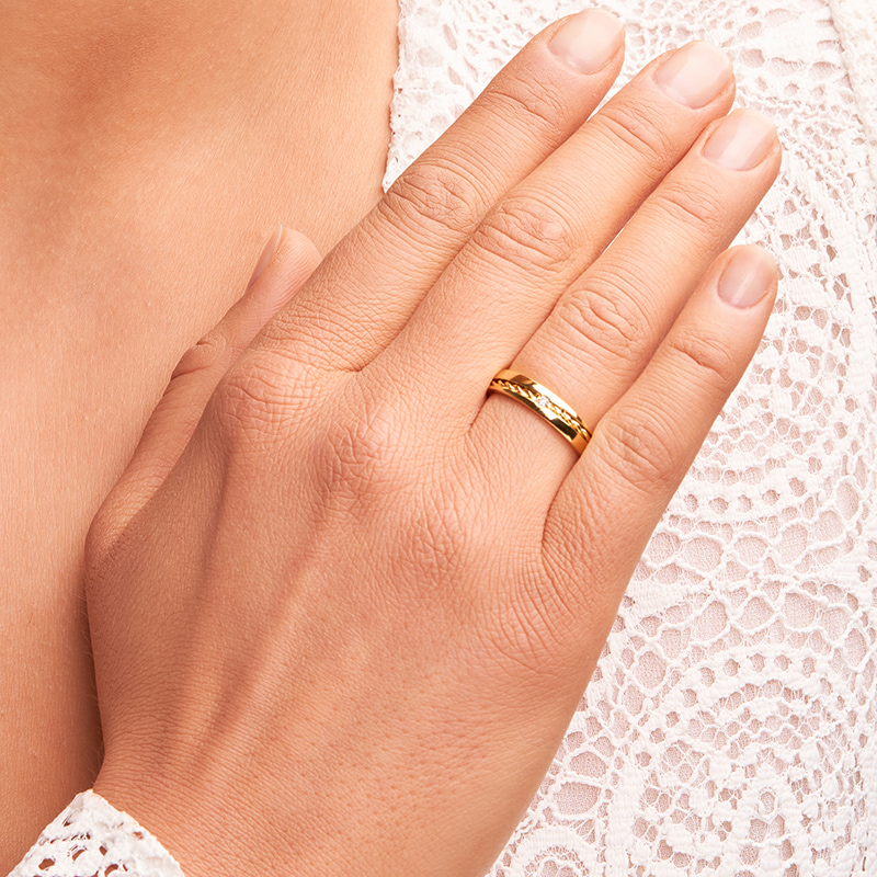 Gelbgold Eheringe mit Diamant poliert und Kordel in Rille