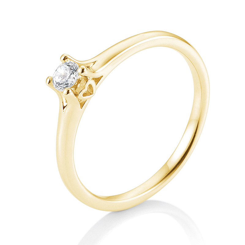 Aufnahme von einem Verlobungsring aus Gelbgold mit krappengefasstem Diamanten