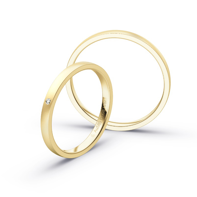 Aufnahme von schmalen Eheringen aus Gelbgold in 2 mm Breite mit Diamant und Sandmattierung
