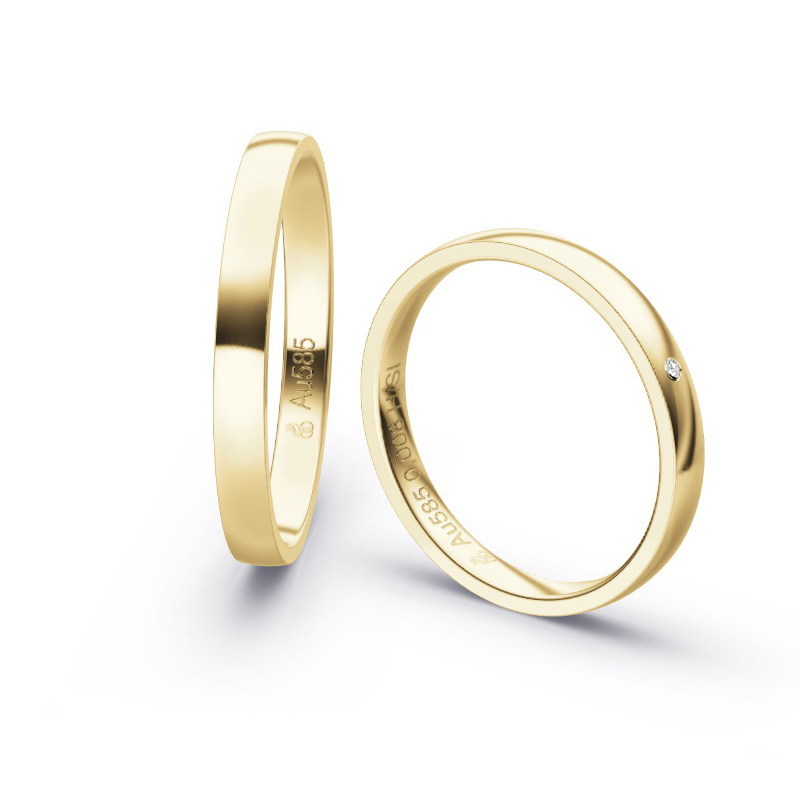 Aufnahme von schmalen Eheringen aus Gelbgold in 2,5 mm Breite mit Diamant und Polierung