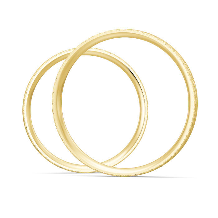 Aufnahme von Eheringen aus Gelbgold mit Diamanten und taktiler Oberfläche