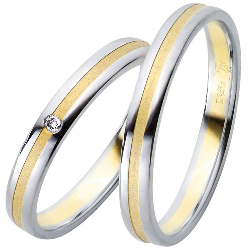 Aufnahme von Gelb-&Weissgold Eheringen mit Diamanten und sandmattem Mittelstreifen
