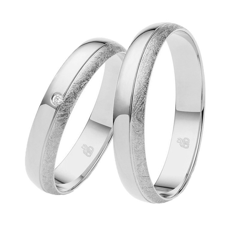 Mit mattem Streifen verzierte Palladium 500 Eheringe mit Diamanten und Polierung
