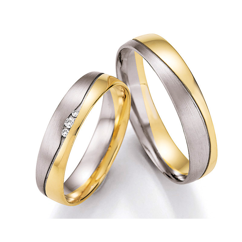 Kontrastreiche Eheringe aus Palladium 500 & Gelbgold mit Rille und 3 Diamanten verschiedener Größe 4