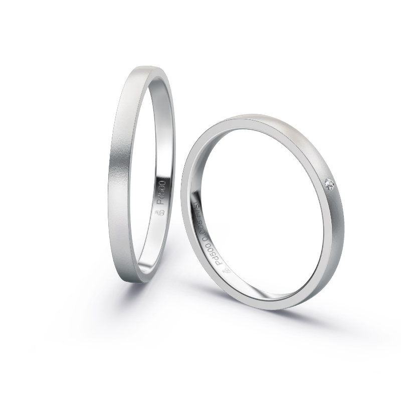 Aufnahme von schmalen Eheringen aus Palladium in 2 mm Breite mit Diamant und Sandmattierung