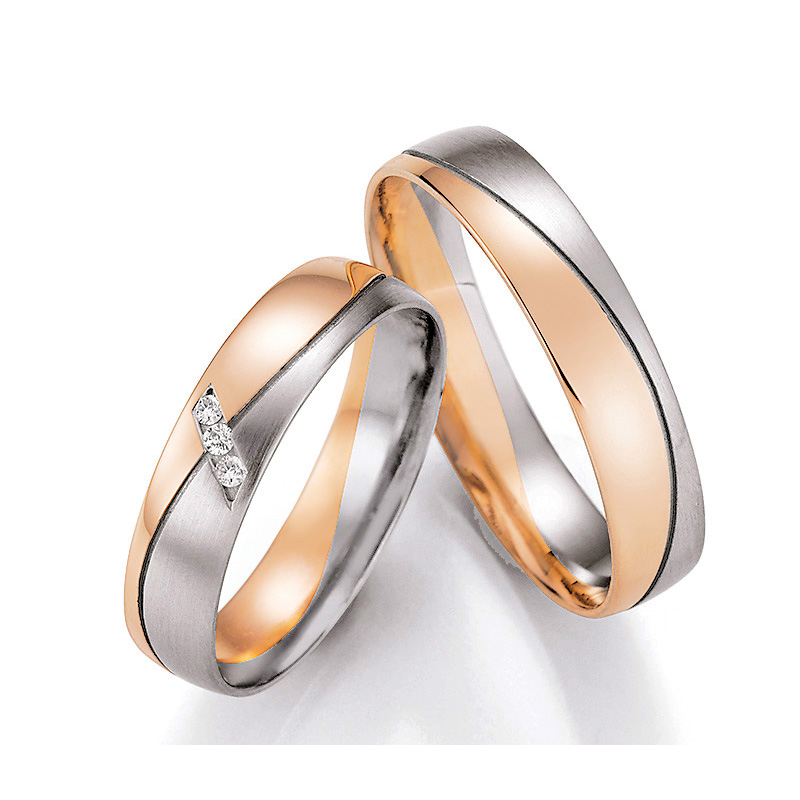 Aufregende Eheringe aus Palladium 500 & Rotgold mit drei Diamanten und geschwungener Rille 4560095