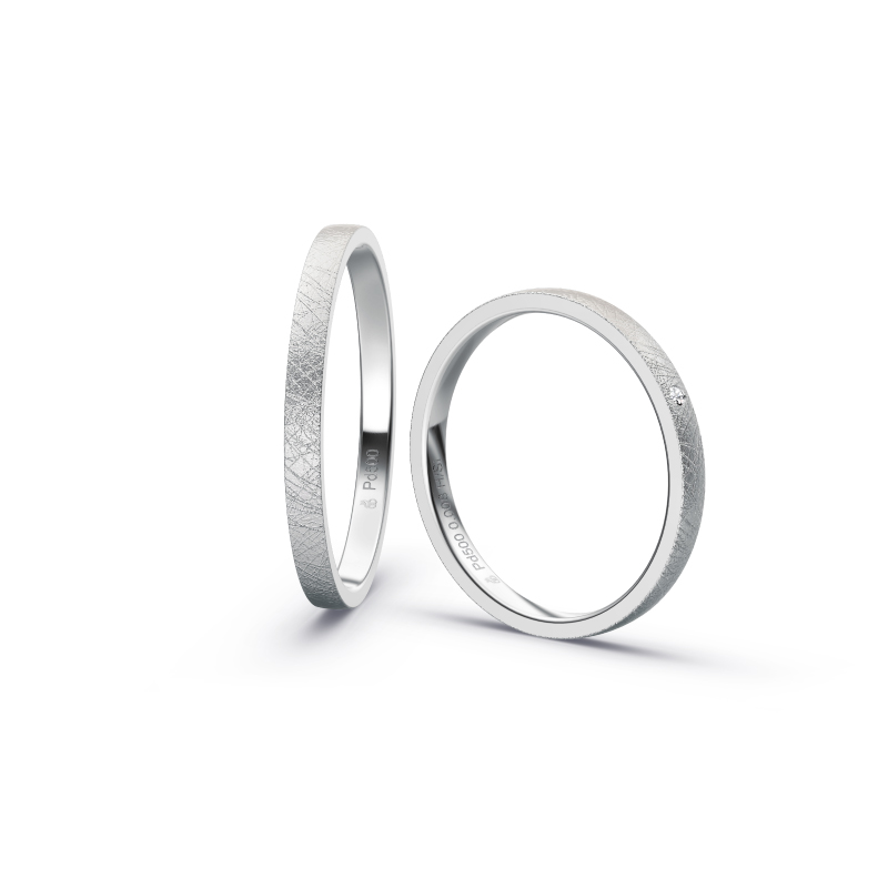 Aufnahme von schmalen Eheringen aus Palladium in 2 mm Breite mit Diamant und Eismattierung 