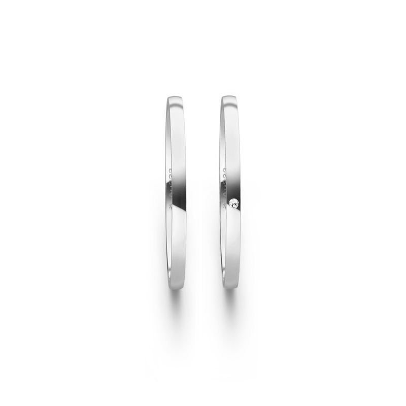 Aufnahme von schmalen Eheringen aus Palladium in 1,5 mm Breite mit Diamant und Polierung