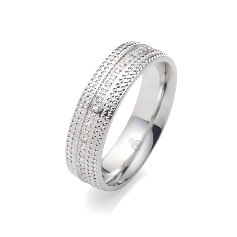 Platin Ehering mit Millgriff Design und Diamantenband