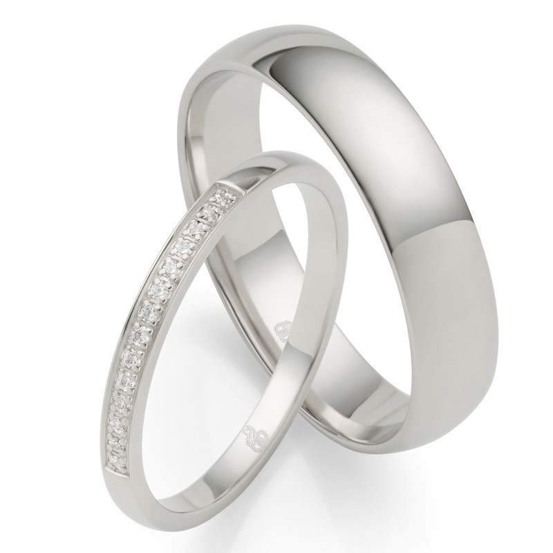 Platin Eheringe mit vielen Diamanten und Polierung breiter Herrenring und schmaler Damenring 