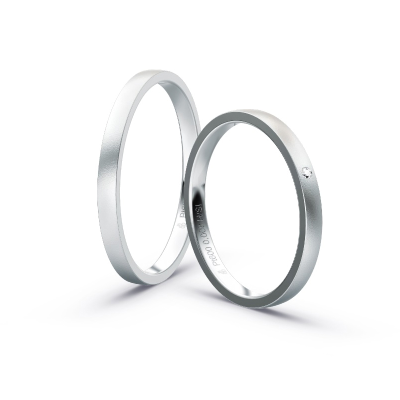 Aufnahme von schmalen Eheringen aus Platin in 2 mm Breite mit Diamant und Sandmattierung